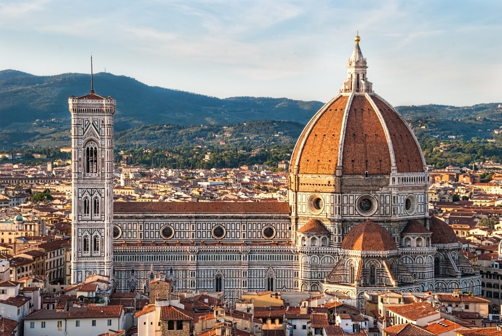 Floransa gezilecek yerler Duomo-Katedrali-Santa-Maria-del-Fiore