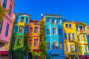 Balat İstanbul renkli sokaklar ve Balat renkli evler