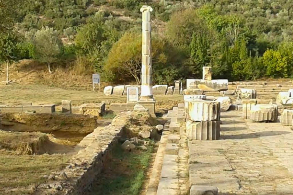 kolofon-antik-kenti-gumuldur-tarihi-yerler