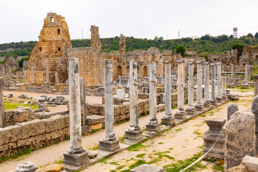 perge antik kenti, antalya tarihi yerler